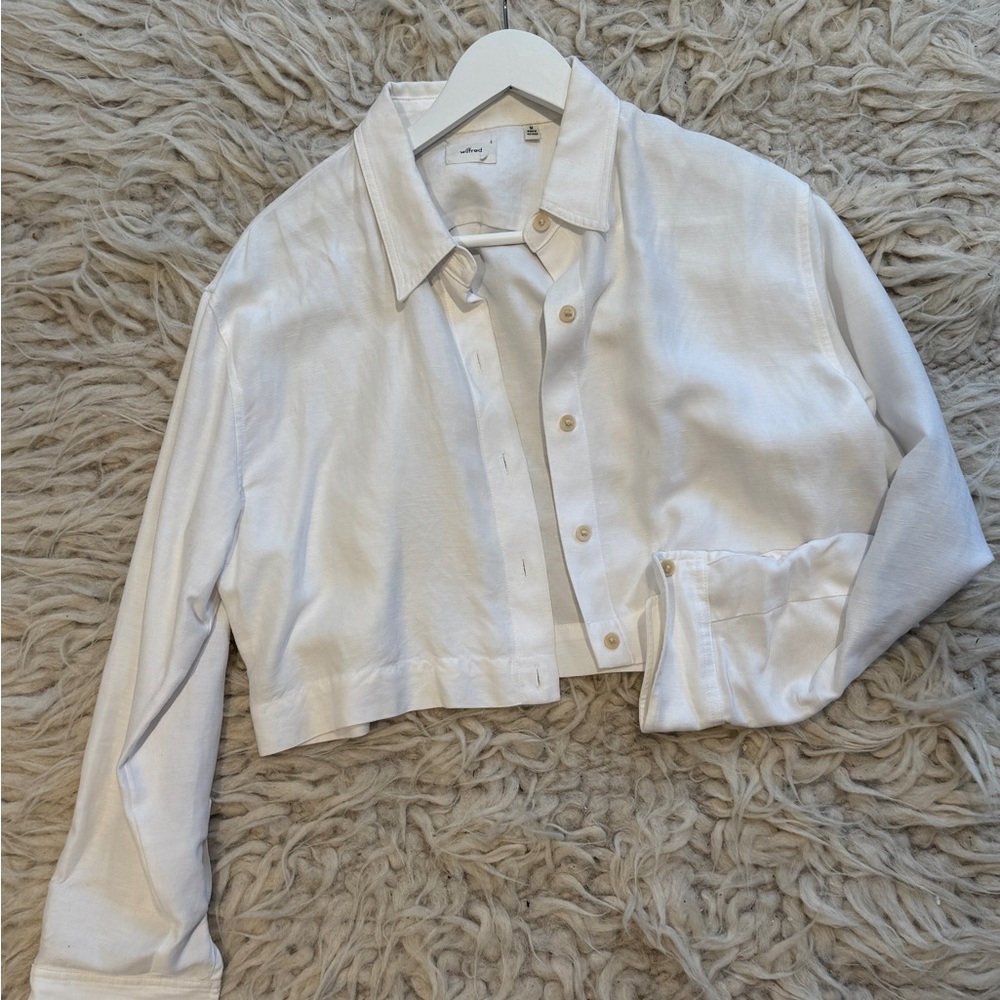 Aritzia white linen cropped button up 🤞